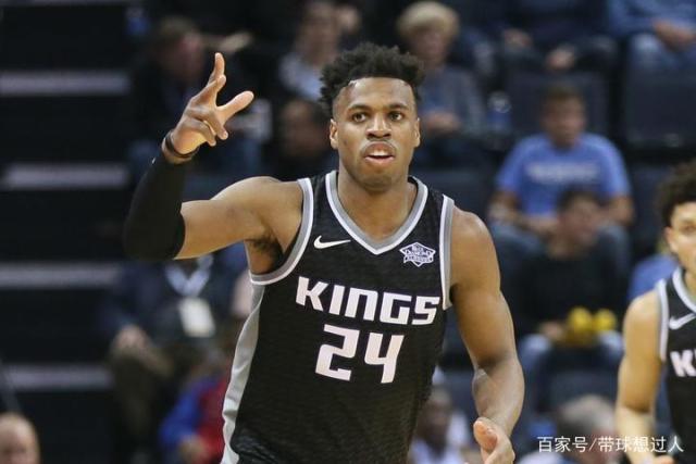 奥尼尔现场观看中国女篮比赛 与老友姚明重逢